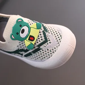 Ademende fly-knit kinderschoenen met schattige beer en antislip zachte zool voor peuters