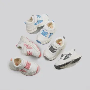 Comfortabele meerkleurige kindersneakers voor peuters met antislip zachte zolen loopschoenen
