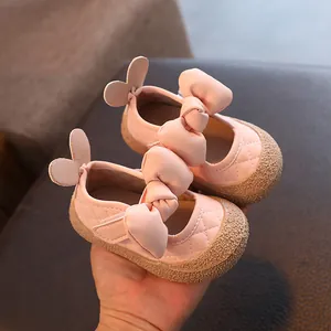 Chaussures de marche roses pour bébés avec nœud et semelle souple