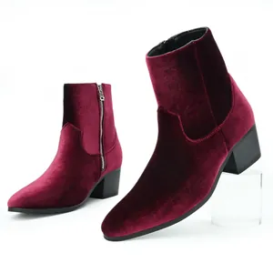 Elegantes botines de terciopelo burdeos para hombre con detalle de cremallera