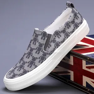 Men's casual slip-on canvas shoes with trendy bear pattern and breathable sole