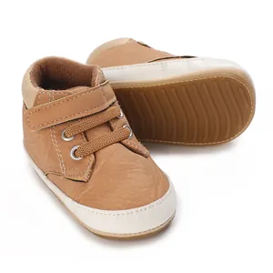 Klassische hellbraune Baby-Lauflernschuhe mit weicher Sohle und Klettverschluss, 0-1 Jahr