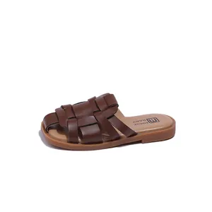Stijlvolle bruine gevlochten sandalen met dichte neus voor meisjes met ademend design
