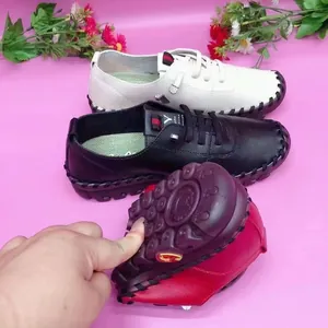 Flexibele ademende loafers voor dames met handgestikte details en zachte zolen