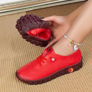 Flexibele rode leren casual instappers voor dames met zachte antislip rubberen zool