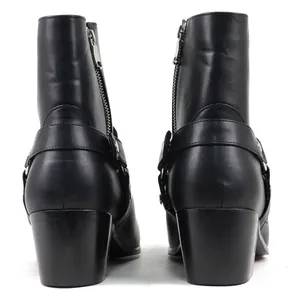 Vue arrière de bottines Chelsea noires pour hommes avec boucle et talon.