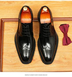 Vue détaillée de haute qualité de chaussures Brogue noires pour hommes avec perforations