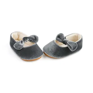 Zapatos de princesa en terciopelo gris suave con lazo decorativo para bebé de 0 a 1 año