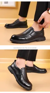 Gedetailleerd overzicht van zwarte leren herenschoenen met comfortabele zachte zolen