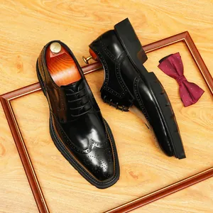 Chaussures richelieus Brogue noires pour hommes avec bout carré et lacets classiques