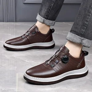 Zapatos de golf de cuero marrón para hombre con cierre de hebilla