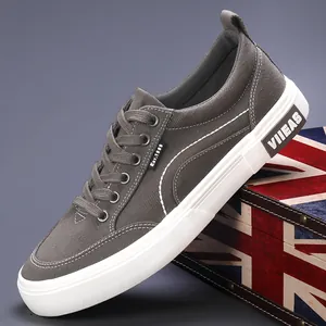 Modische graue Herren-Stoffschuhe mit dicken weißen Sohlen und Vintage-Design