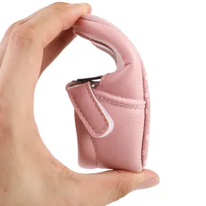 Zapato suave rosa para bebé niña doblado a mano para mostrar la calidad de la suela