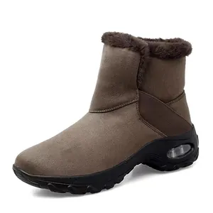 Seitenansicht brauner Damen-Schneestiefel mit Kunstfellfutter und Luftpolstersohle