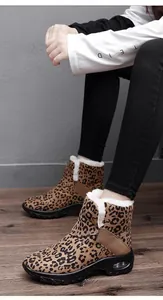 Seitenansicht der Schneestiefel mit Leopardenmuster, Kunstfellfutter und Luftkissensohle
