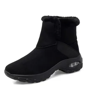 Detailansicht der schwarzen Damen-Winterstiefel mit warmem Kunstfellfutter und Luftkissen
