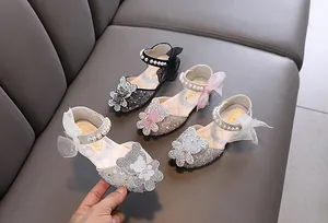 Chaussures de princesse scintillantes pour filles avec bride en perles et oursons