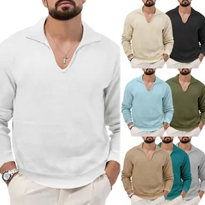 Détail montrant les différentes couleurs des polos gaufrés à manches longues pour hommes