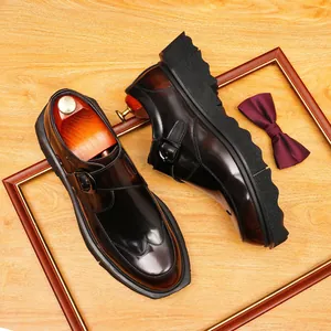 Klassieke heren monkstrap schoenen van glanzend bordeaux leer met platformzool