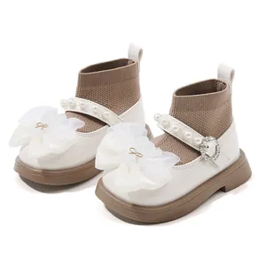 Elegantes zapatos tipo calcetín de princesa para bebé con perlas y lazos de tul grandes