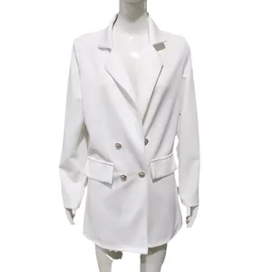 Blazer blanc élégant à double boutonnage pour femme de style professionnel mi-long