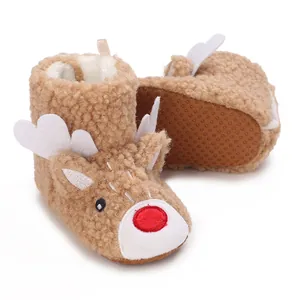 Patucos de peluche de reno para bebé con suelas antideslizantes y detalles de 3D