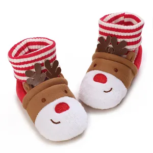 Süße Rentier Baby Winter Schneeschuhe mit rot gestreiften Bündchen und weichem Plüschfutter