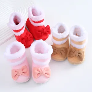Gemütliche Neugeborenen-Babystiefel mit dekorativen Schleifen und warmem Kunstpelzbesatz