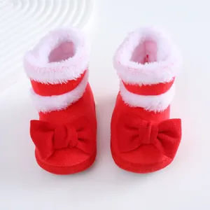 Detailansicht der roten Baby-Prinzessin-Schuhe mit weichem Kunstfell und Schleife