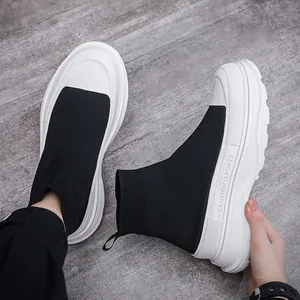 Ademende high-top sok sneakers voor heren met een dikke witte platformzool