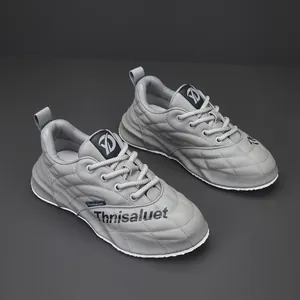 Sneakers casual in pelle trapuntata grigia da uomo, vista dettagliata del logo Thnisaluet.