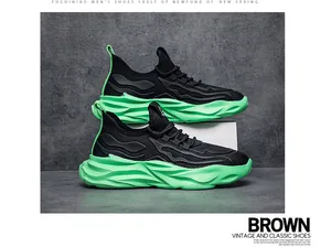 Vista dettagliata delle sneakers chunky da uomo con suole verde neon e mesh