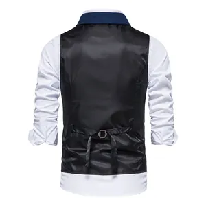 Vista posteriore del gilet da uomo slim fit in tweed a spina di pesce, colore nero
