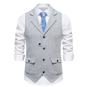 Vista dettagliata del gilet da uomo slim fit in tweed spigato grigio con revers