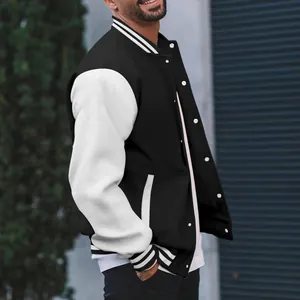 Vue latérale de la veste de baseball classique noire et blanche pour homme avec poignets