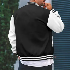 Achteraanzicht van het klassieke zwart-witte varsity honkbaljack voor heren detail
