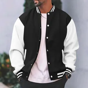 Klassieke zwart-witte heren varsity jacket met warme fleece voering en drukknopen