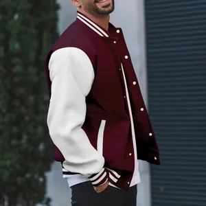 Heren varsity jacket in bordeaux en wit met opstaande kraag en warme fleece voering