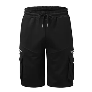 Vorderansicht der schwarzen Cargo-Shorts für Herren mit Kordelzug und Reißverschlusstaschen