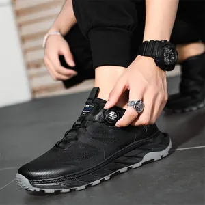 Zapatillas ligeras de running para hombre con malla transpirable y cierre de rosca.