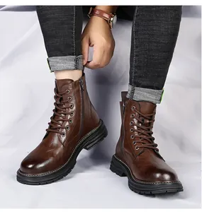 Gros plan de bottines Martin en cuir marron pour hommes avec fermeture éclair latérale