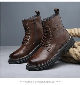 Détail latéral des bottines Martin pour hommes en cuir marron avec semelle en mousse EVA