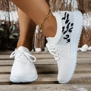 Witte gebreide plateau-sneakers voor dames met luipaardprint en ademende fly-stof