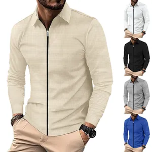 Vue détaillée de la veste gaufrée zippée pour homme avec plusieurs options de couleurs.