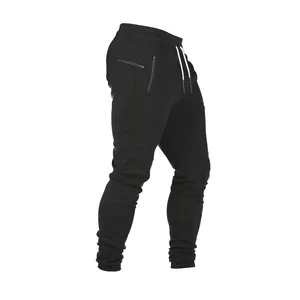 Seitenansicht von schwarzen Herren-Jogginghosen mit Reißverschlusstaschen und Kordelzug.