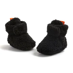 Morbide scarpine neonato in pile sherpa nero per calore e comfort invernale