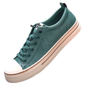 Zapatillas casuales verde azulado para hombre con textura de cuero y puntera blanca dura