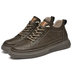 Sneaker alte da uomo in pelle marrone con suola spessa rialzante di 6 cm per uno stile casual