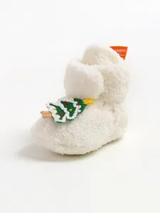 Scarponcino invernale in peluche bianco per neonati con ricamo festivo dell'albero
