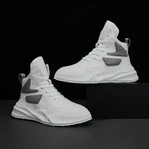 Sneaker alta da uomo in pelle bianca premium con suola spessa a piattaforma e dettagli grigi